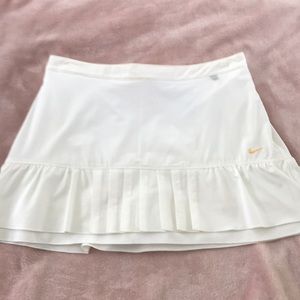 Women’s Nike white tennis skirt